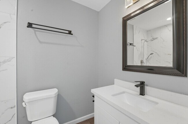 Building Photo - Beautiful Glendale Home With Pool!