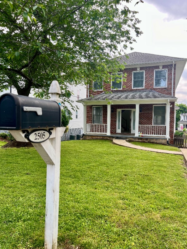 Primary Photo - 2505 Fowler St