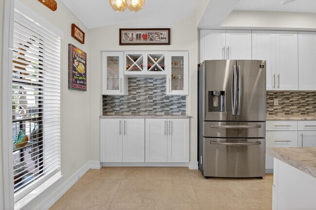 Building Photo - 5152 Golfview Ct