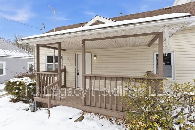 Building Photo - 218 George St