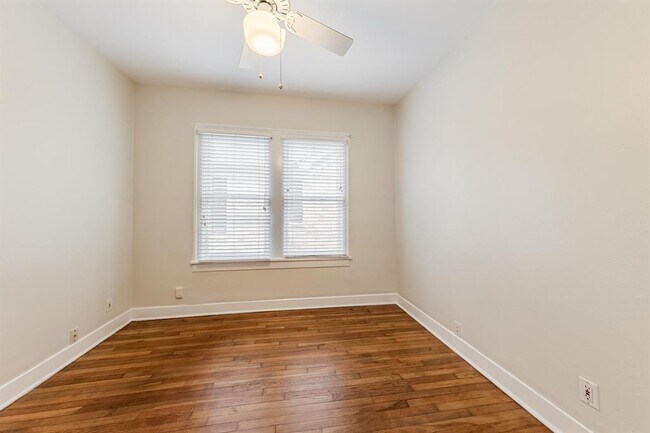 Building Photo - 1600 1/2 Hartford Rd