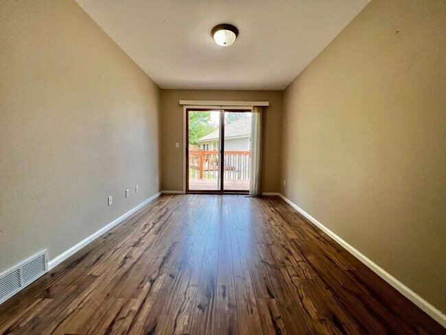 Building Photo - 2 Bed, 2 Bath Townhome with Office, & Fenced Back Patio in Prime Fort Collins Location!