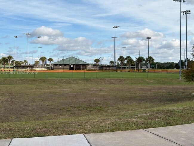 Building Photo - 835 Colville Dr