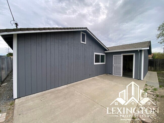 Building Photo - Beautifully Remodeled, Single-story, 3BD/2BA Home in Rio Linda near Babe Best Park!