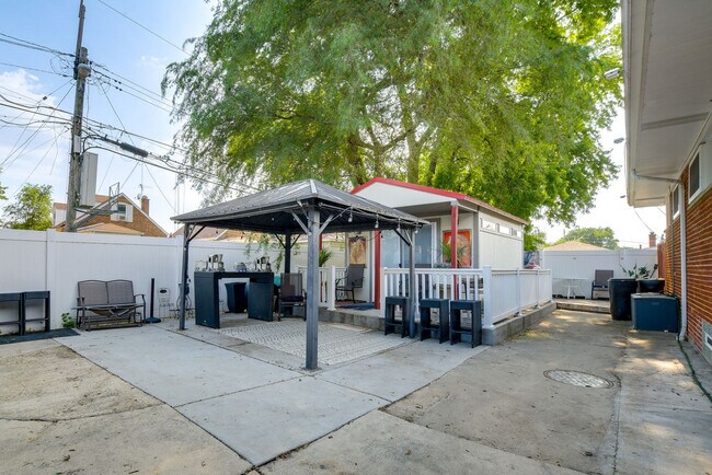 Building Photo - 2805 W 83rd Pl
