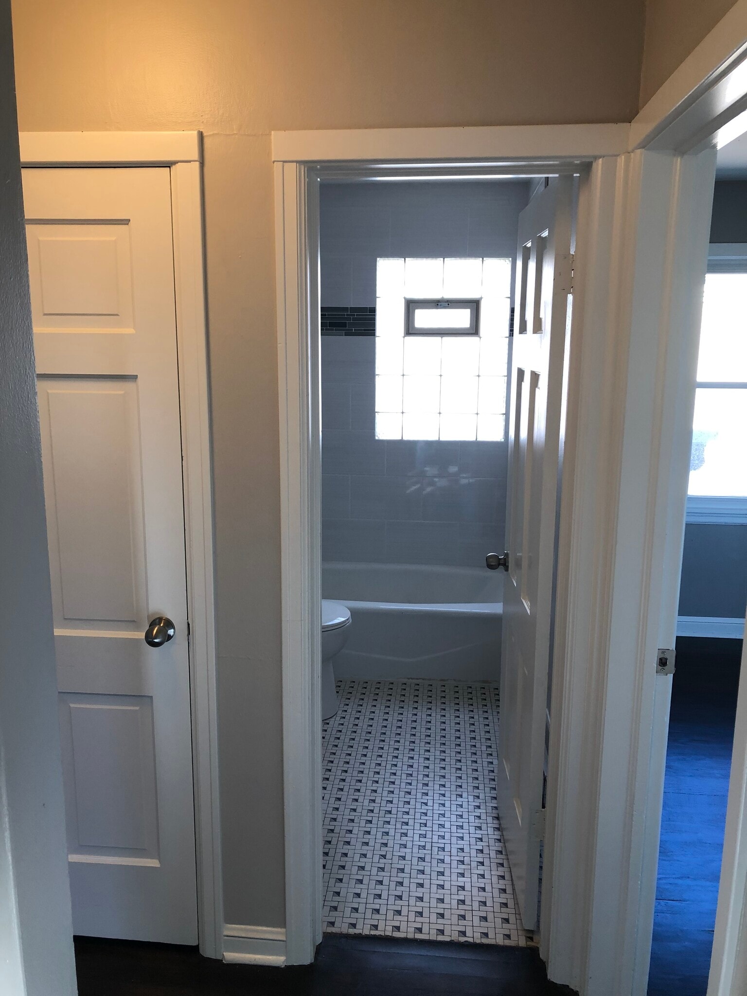 Building Photo - 3306 S 7th St