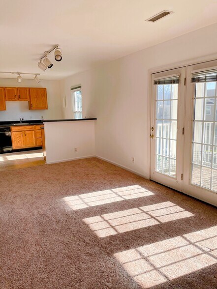 Building Photo - 1217 Villa Ln