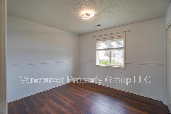 Building Photo - 1211 W F Pl
