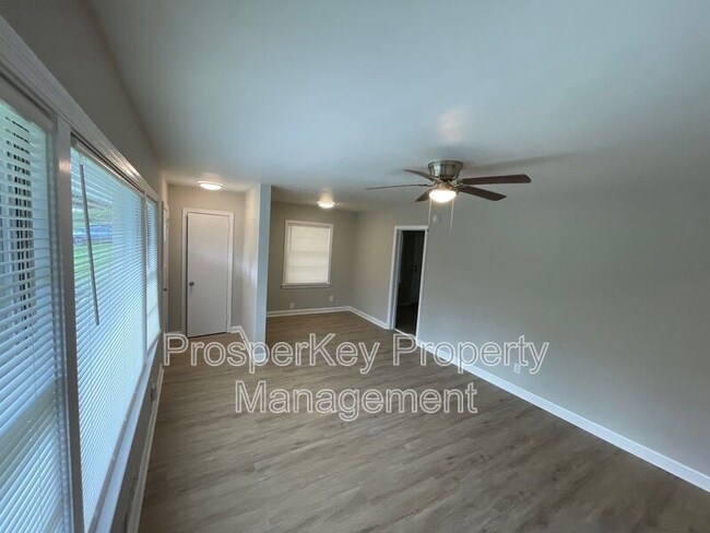 Building Photo - 4555 Hillpine Rd