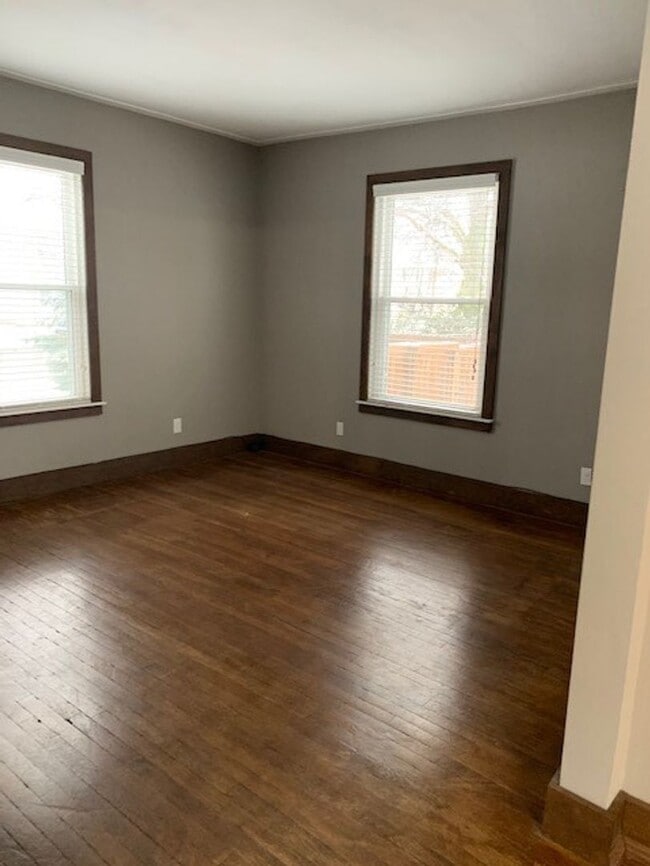 Building Photo - Three Bedroom Home Located in Zeeland