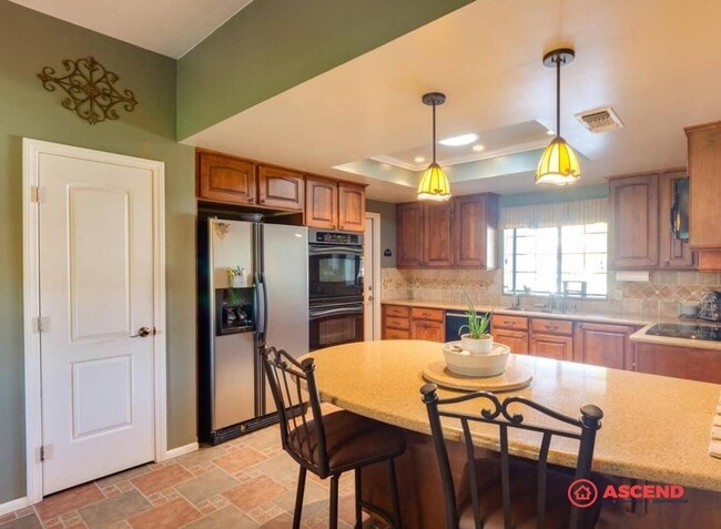 Building Photo - Phenomenal Home On The West Side of Town – Near Bakersfield Marketplace