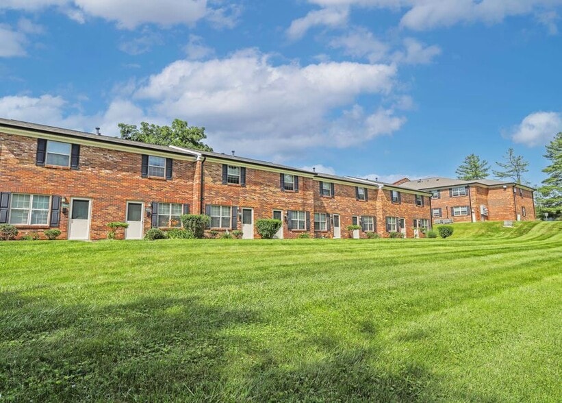 Primary Photo - Woodside Village