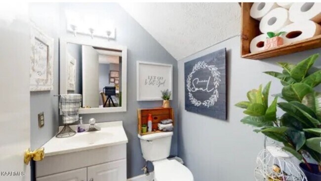 Building Photo - 2BR/ 1.5BA Townhouse in Bearden w/ 1 car garage