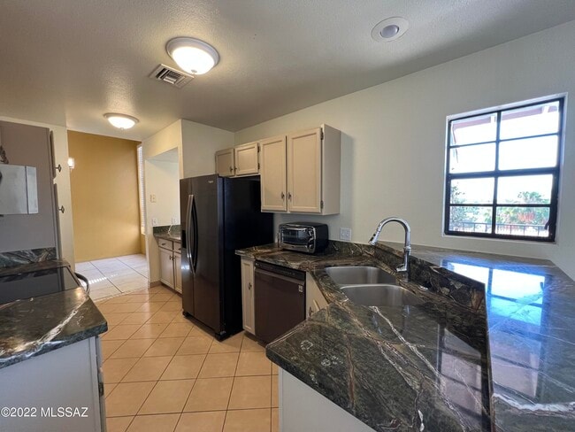 Building Photo - 6451 N Tierra De Las Catalinas