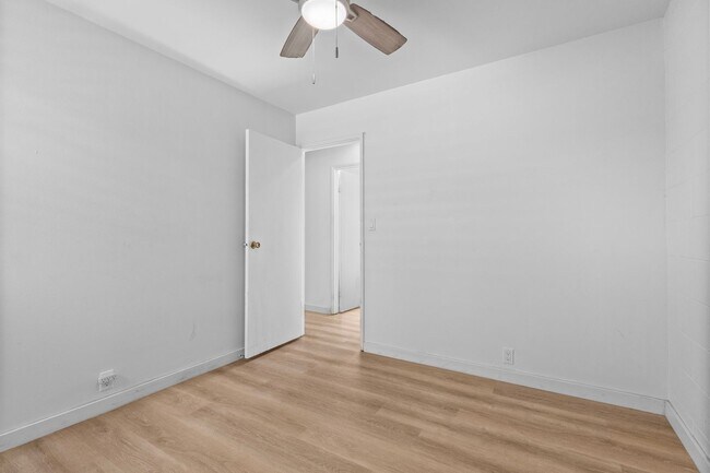 Building Photo - Spacious 3-Bedroom Townhome Across from Pearlridge – Available April 5