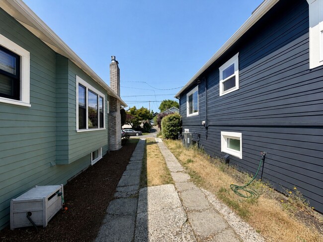 Building Photo - Fully Remodeled Ballard 5 Bed/2 Bath Home w/ A/C!