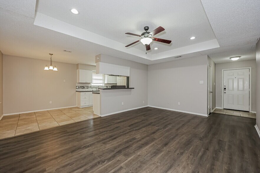 Building Photo - 8540 Whitney Dr