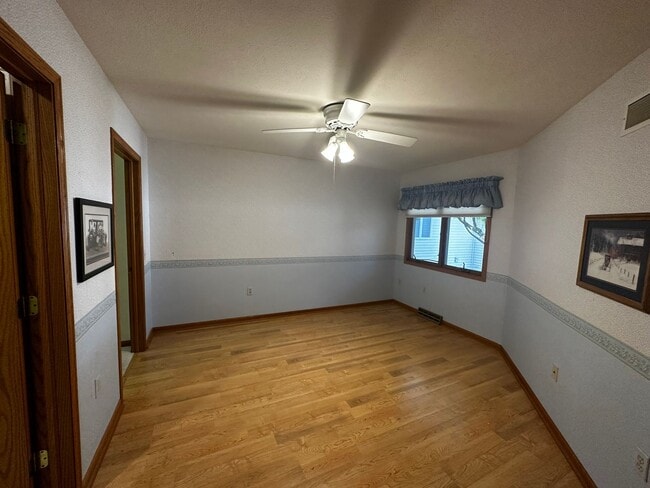 Building Photo - Charming 2-Bedroom, 2-Bathroom Home Overlo...