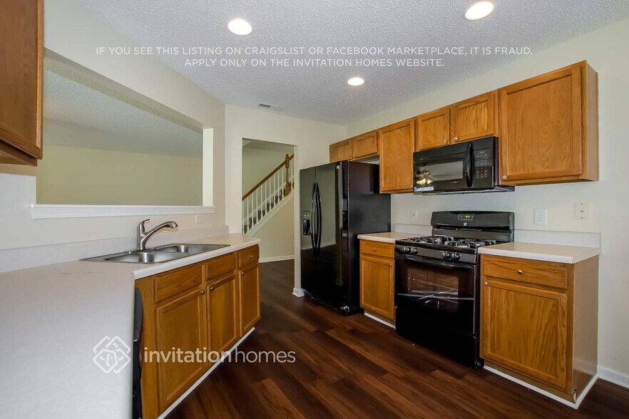 Building Photo - 10728 Glenluce Ave