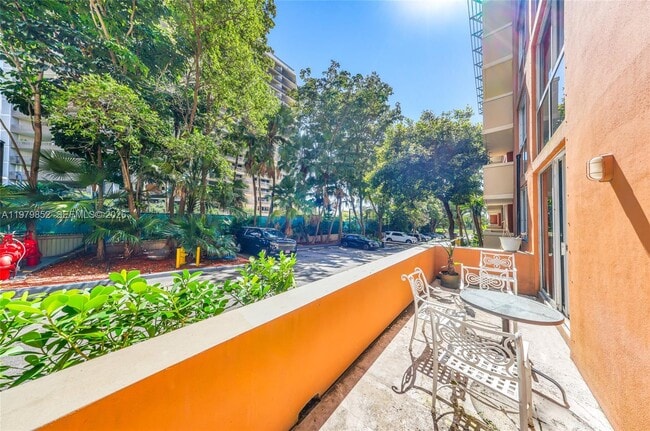 Building Photo - 2951 S Bayshore Dr