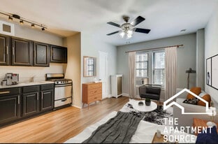 Building Photo - 1136 N La Salle Dr