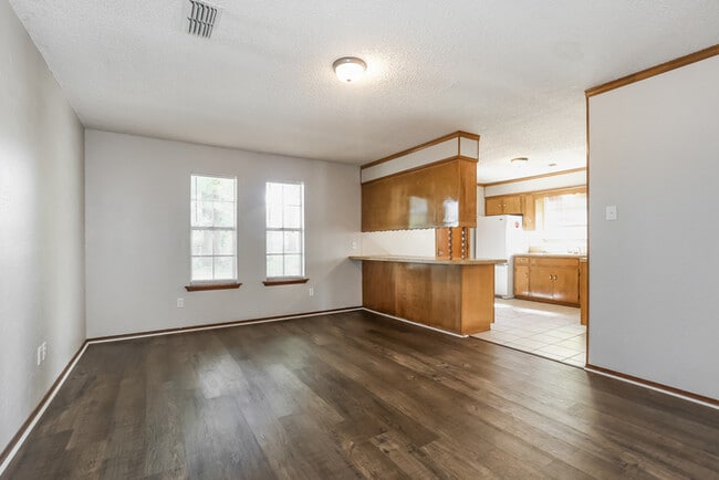 Building Photo - 896 Hacienda Dr