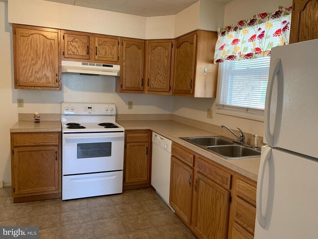 Building Photo - 721 Stouffer Ave