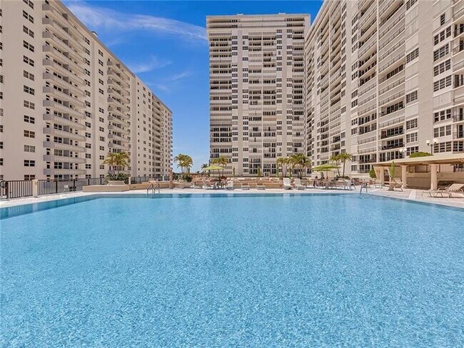 Building Photo - 4280 Galt Ocean Dr