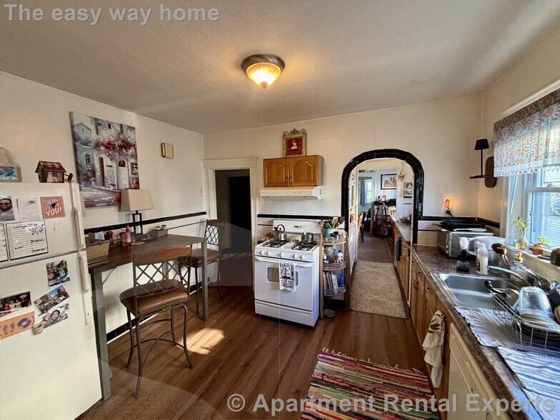 Building Photo - 23-25 Bonner Ave Unit #1