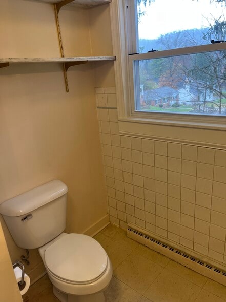 Building Photo - 889 Ivy Ave