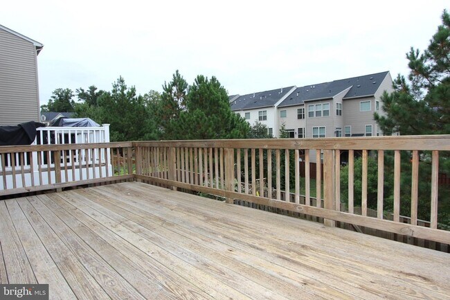 Building Photo - 325 Hersden Ln