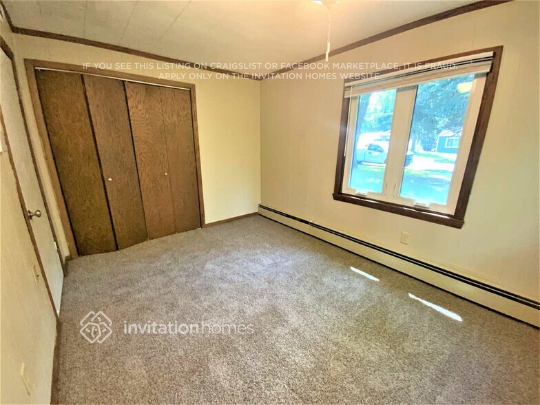 Building Photo - 10905 Irwin Ave S