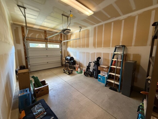 Building Photo - Olino at Mehana 3 bed 2.5 bath townhome available now!