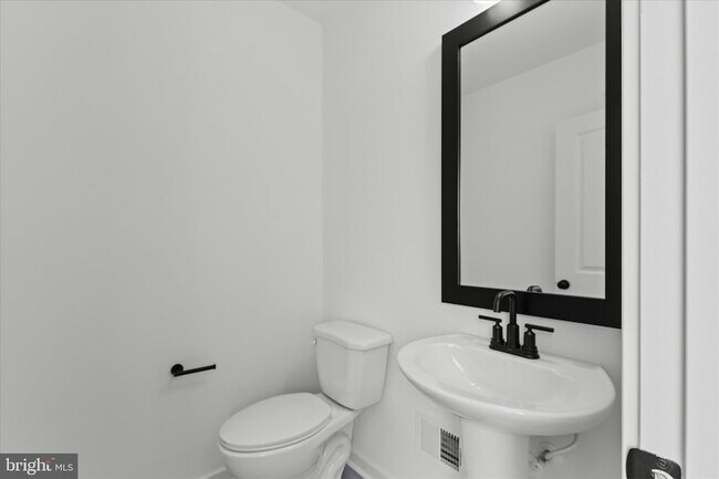 Building Photo - 36121 Wilderness Shores Way