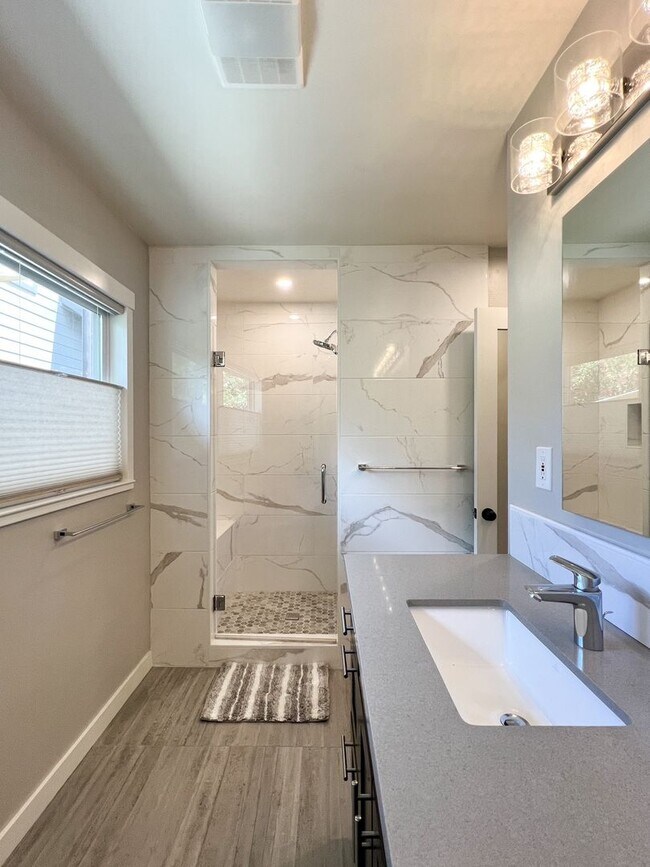 Building Photo - Beautiful Single-Level Home Located in the...