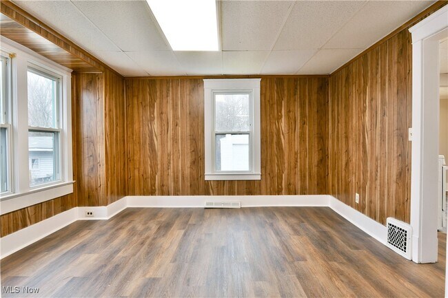 Building Photo - 2785 Deforest Rd SE