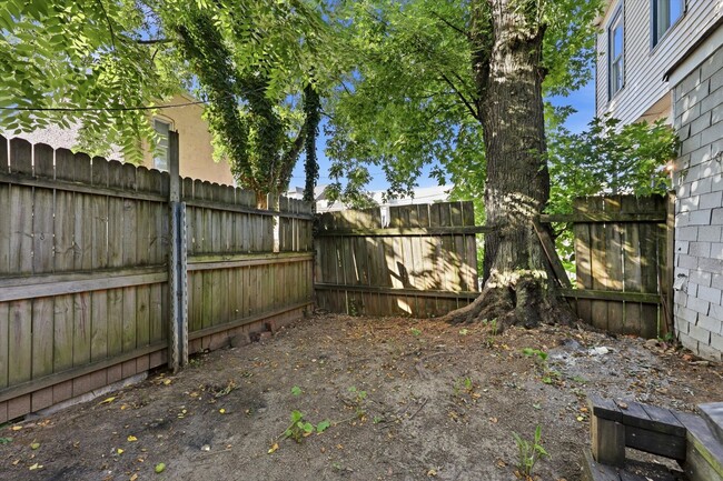 Building Photo - 502 N Clayton St