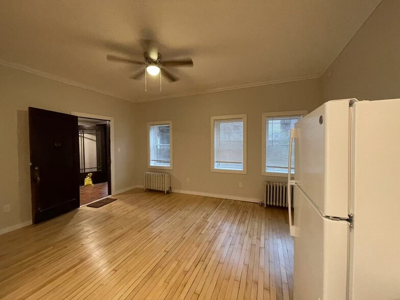 Building Photo - 417 Shelden Ave