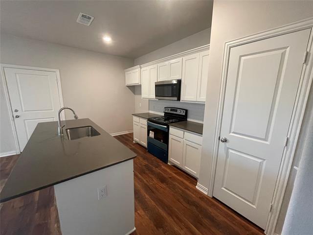 Building Photo - 2915 Peony Dr