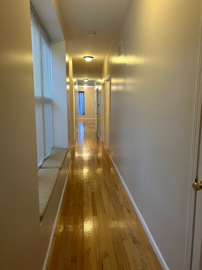 Building Photo - 3549 S King Dr