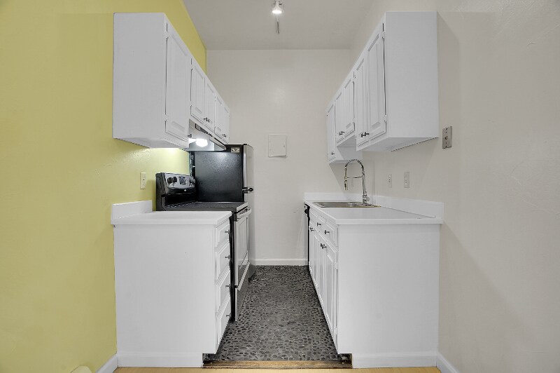 Building Photo - 2205 Arapahoe Ave