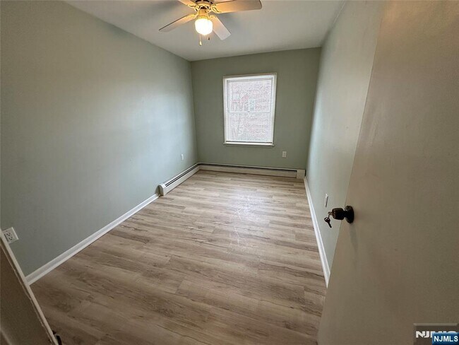 Building Photo - 8 Laird Pl