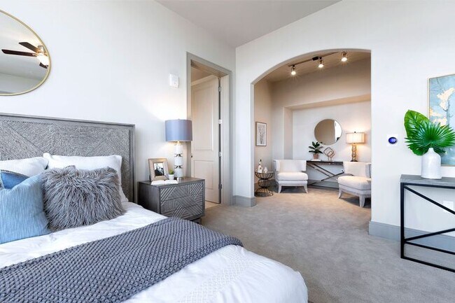 Building Photo - 102 Colorado St