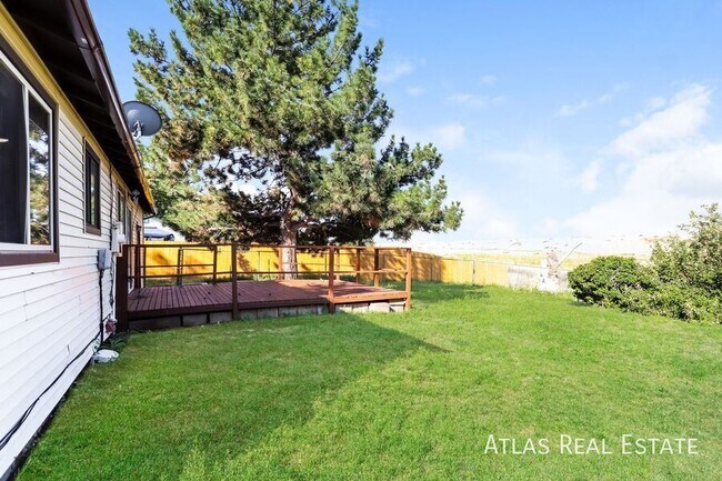 Building Photo - 14955 E Columbia Dr