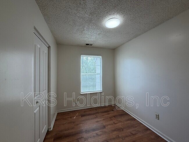 Building Photo - 1222 Corkwood Cir