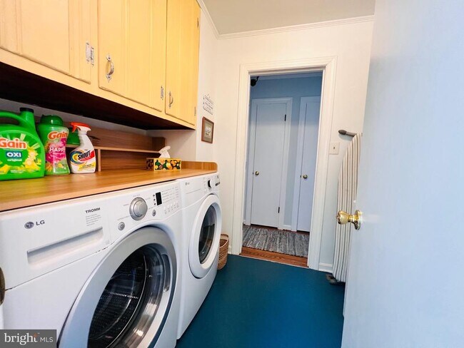 Building Photo - 3214 Riverview Dr