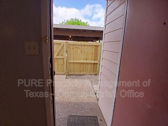 Building Photo - 5001 Middlecoff Cir