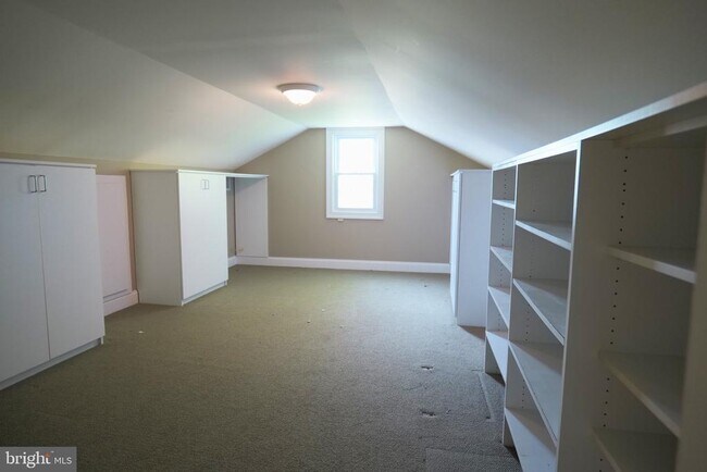 Building Photo - 4536 Fairfield Dr