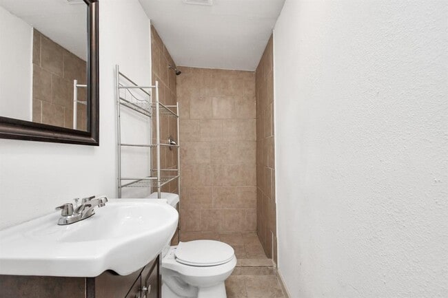Building Photo - 5714 Doulton Dr