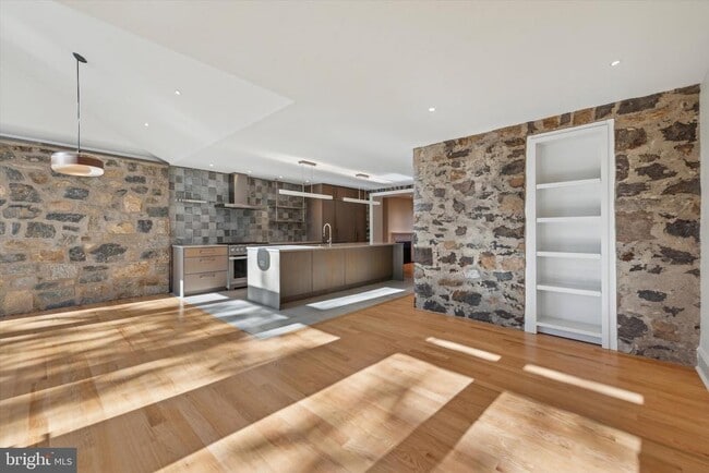 Building Photo - 767 Newtown Rd